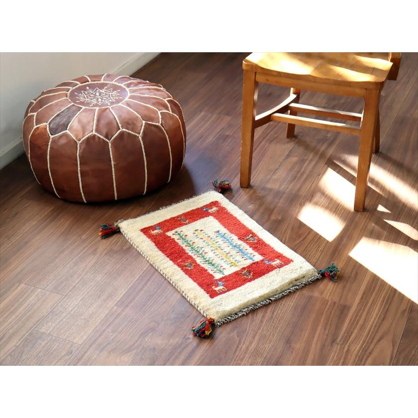 ギャッベ ミニギャベ イラン産 56×38cm ナチュラルアイボリー＆レッド 連なる生命の樹と動物 |  | 01