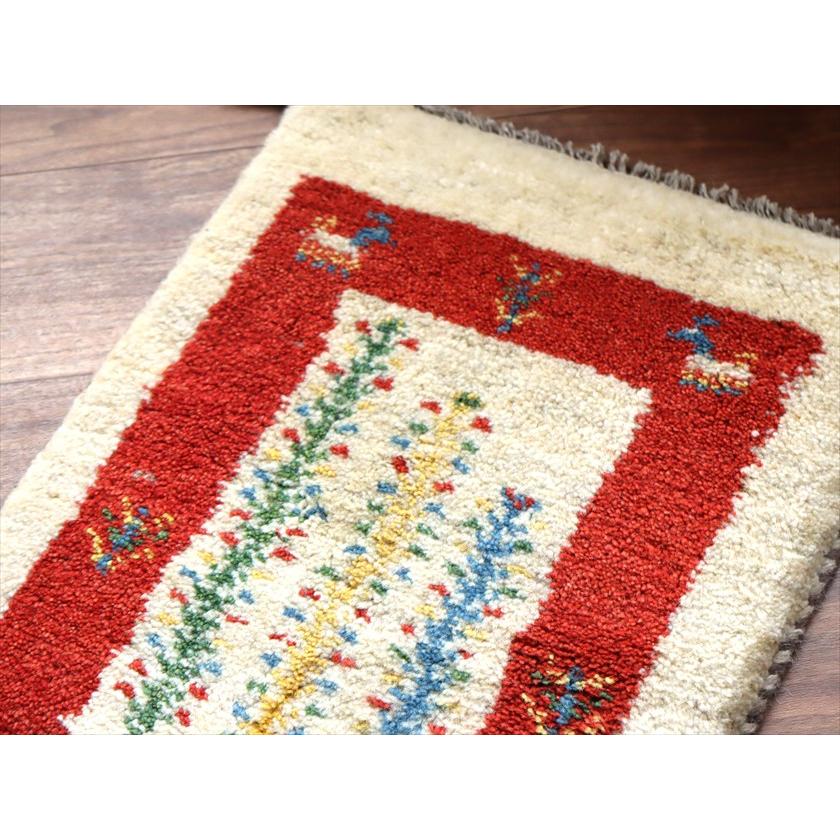ギャッベ ミニギャベ イラン産 56×38cm ナチュラルアイボリー＆レッド 連なる生命の樹と動物 |  | 02