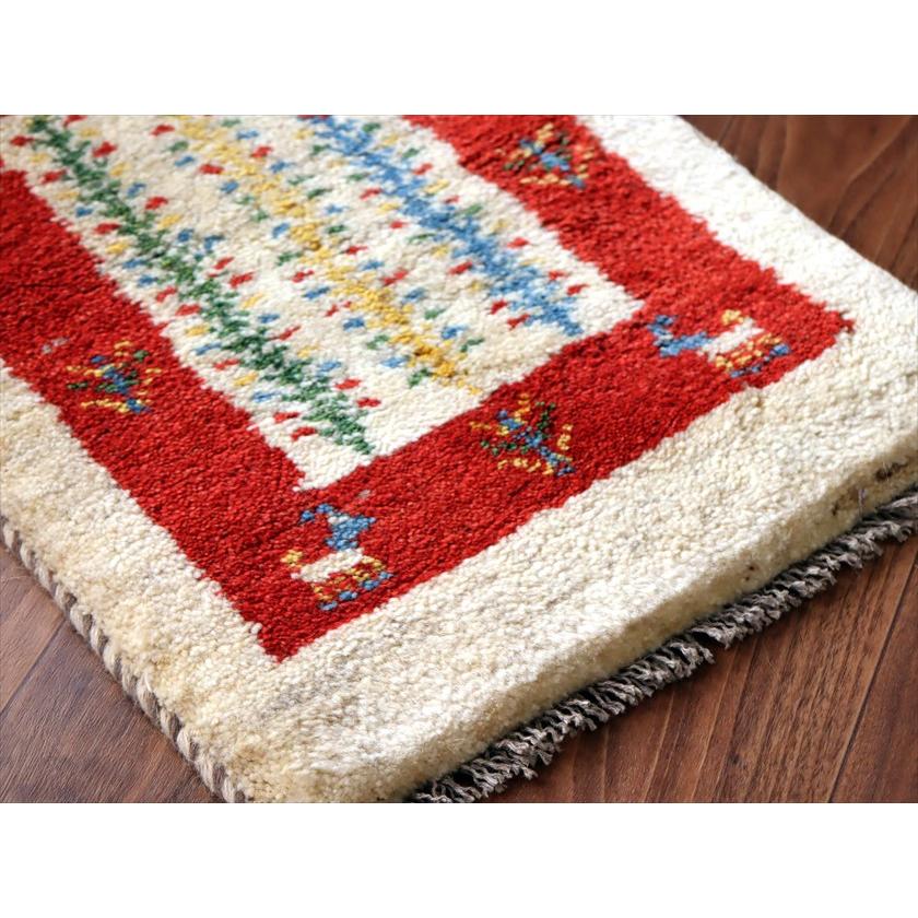 ギャッベ ミニギャベ イラン産 56×38cm ナチュラルアイボリー＆レッド 連なる生命の樹と動物 |  | 03