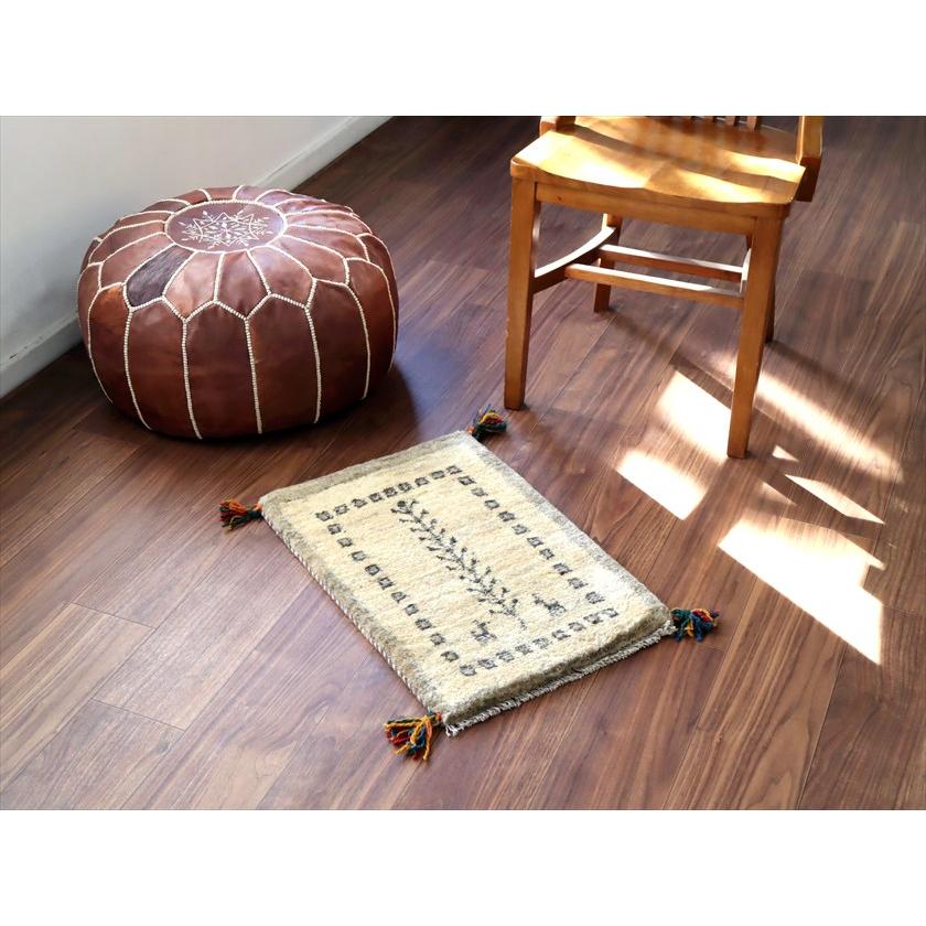 ギャッベ ミニギャベ イラン産 59×40cm ナチュラルアイボリー 連なる生命の樹と動物 |  | 01