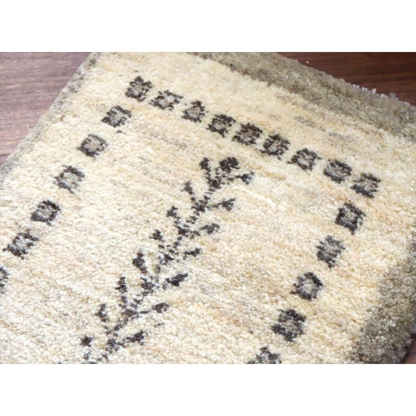 ギャッベ ミニギャベ イラン産 59×40cm ナチュラルアイボリー 連なる生命の樹と動物 |  | 02