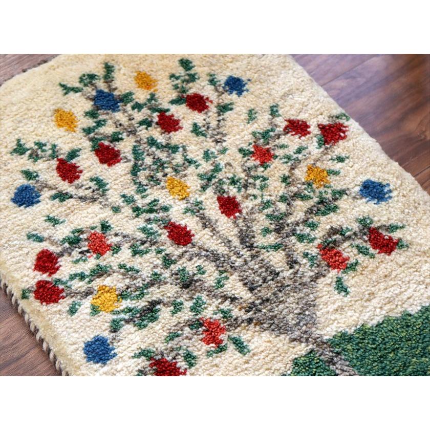 ギャッベ ミニギャベ イラン産 55×40cm ナチュラルアイボリー カラフルなザクロの樹 |  | 02