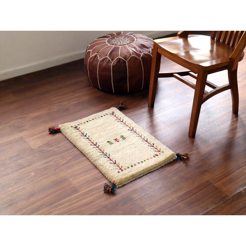 ギャッベ ミニギャベ イラン産 63×42cm ナチュラルアイボリー 連なる生命の樹と動物 |  | 01