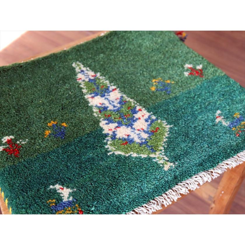 ギャッベ イラン産手織り 座布団サイズ 34×41cm グリーン 動物と糸杉 |  | 02