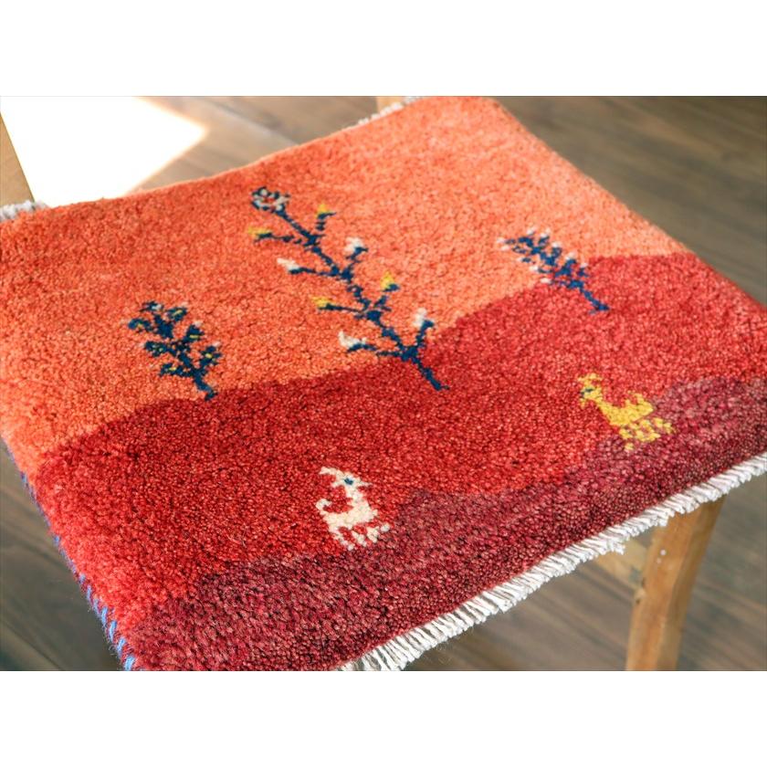 ギャッベ イラン産手織り 座布団サイズ 40×44cm レッド 生命の樹と動物 風景画 |  | 02