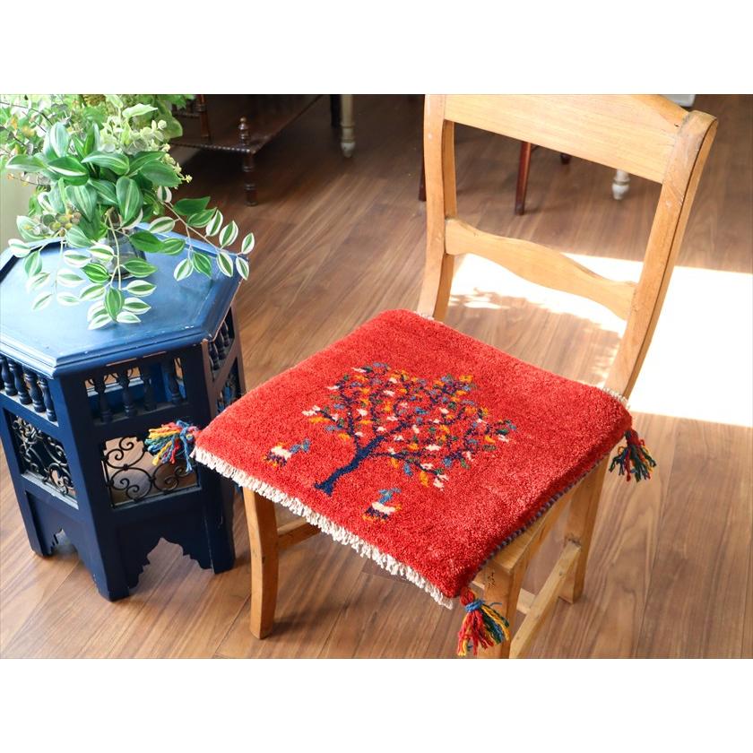 ギャッベ イラン産手織り 座布団サイズ 40×42cm レッド カラフルな生命の樹と動物 |  | 01