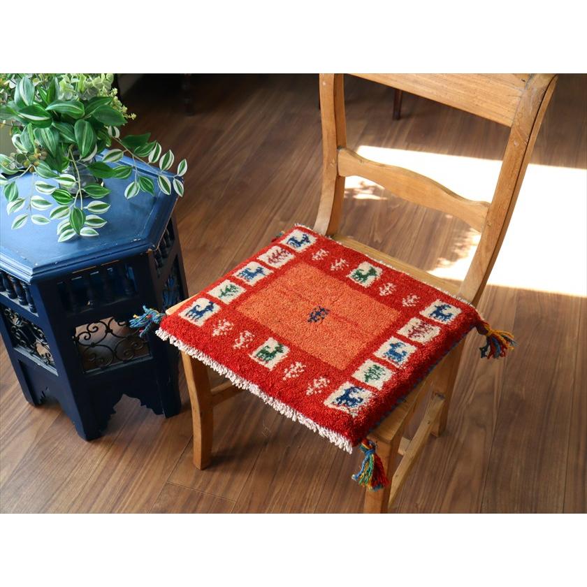 ギャッベ イラン産手織り 座布団サイズ 36×40cm レッド 生命の樹と動物 |  | 01