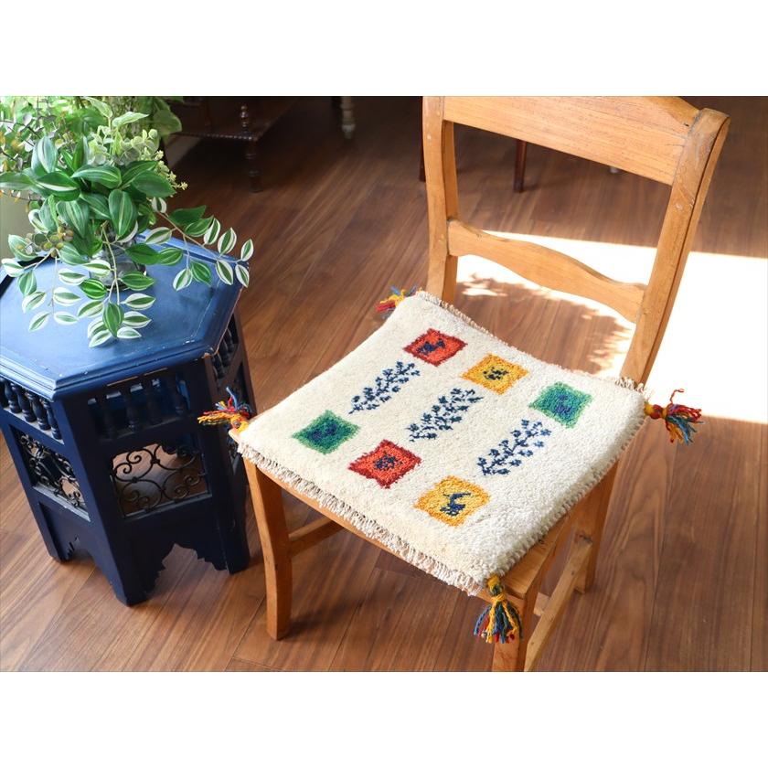 ギャッベ イラン産手織り 座布団サイズ 38×40cm ナチュラルアイボリー 動物と連なる生命の樹 |  | 01