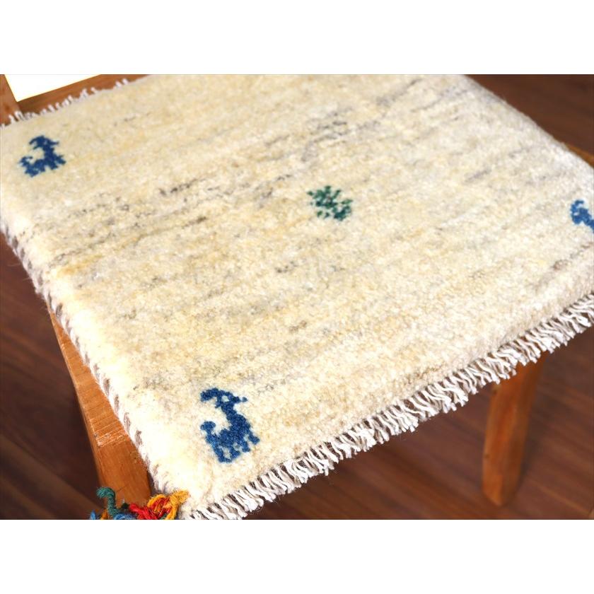 ギャッベ イラン産手織り 座布団サイズ 40×40cm ナチュラルアイボリー 動物と生命の樹 |  | 02