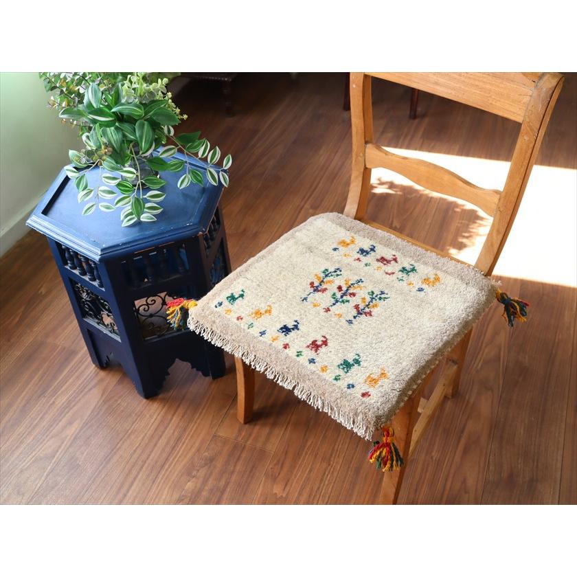 ギャッベ イラン産手織り 座布団サイズ 42×43cm ナチュラルアイボリー カラフルな動物と生命の樹 |  | 01