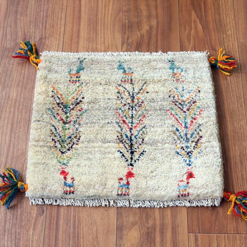 ギャッベ イラン産手織り 座布団サイズ 38×44cm ナチュラルアイボリー 動物と連なるカラフルな生命の樹 | 