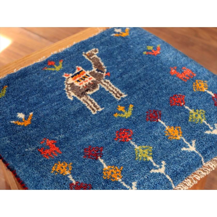 ギャッベ イラン産手織り 座布団サイズ 38×44cm ブルー ラクダと動物と