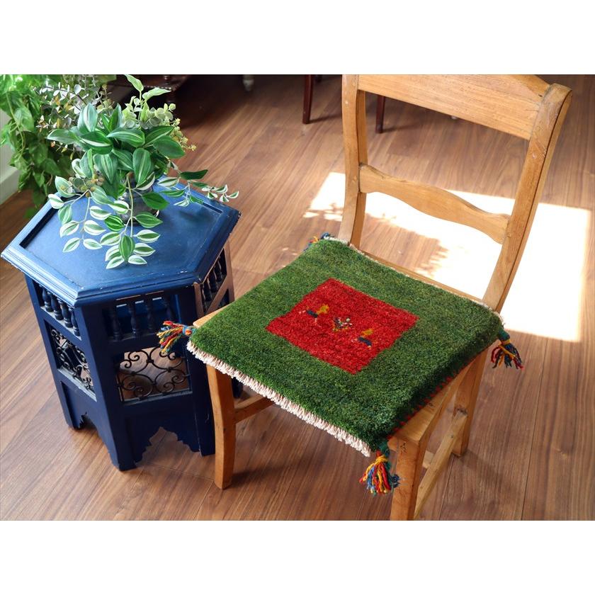 ギャッベ イラン産手織り 座布団サイズ 38×39cm グリーン＆レッド 動物と生命の樹 |  | 01