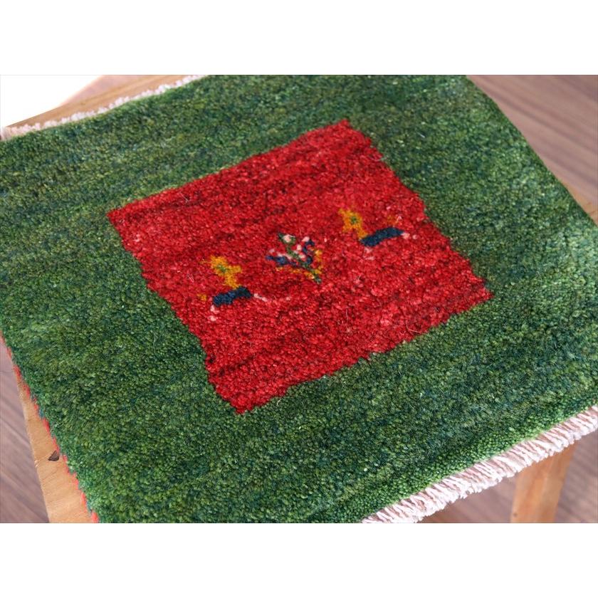 ギャッベ イラン産手織り 座布団サイズ 38×39cm グリーン＆レッド 動物と生命の樹 |  | 02