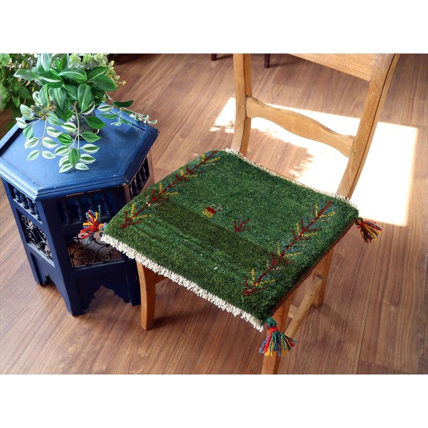 ギャッベ イラン産手織り 座布団サイズ 40×45cm グリーン 動物と連なる生命の樹 |  | 01