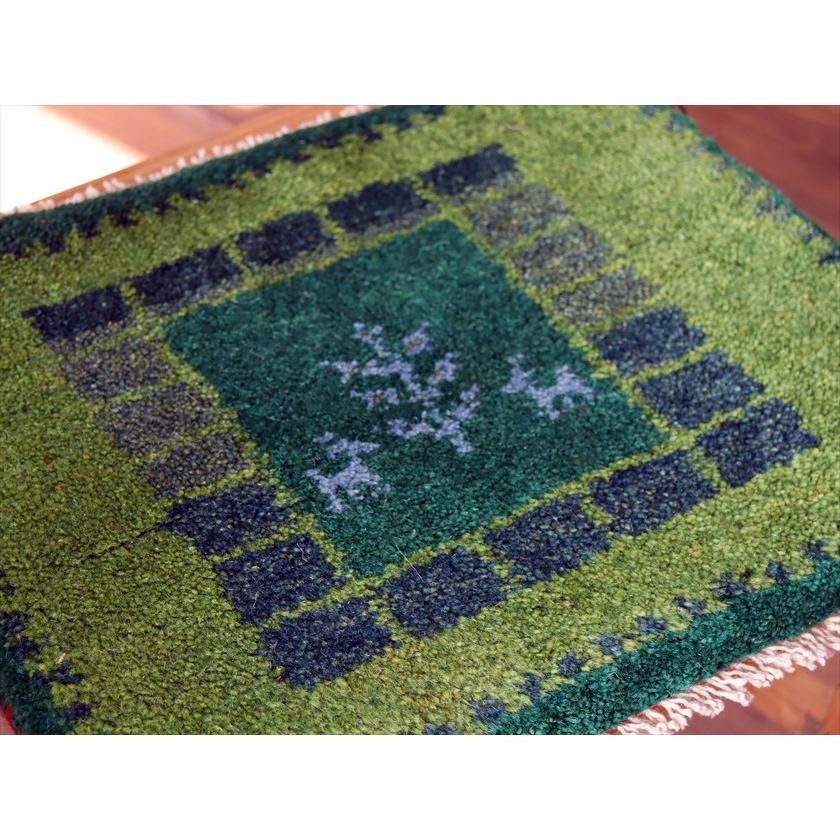 ギャッベ イラン産手織り 座布団サイズ 36×41cm グリーン 動物と生命の樹 |  | 02