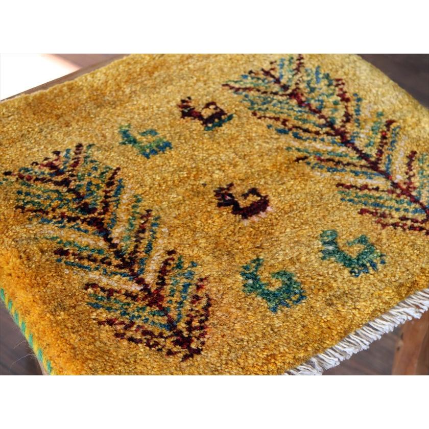 ギャッベ イラン産手織り 座布団サイズ 39×43cm イエローオレンジ 動物と連なる生命の樹 |  | 02