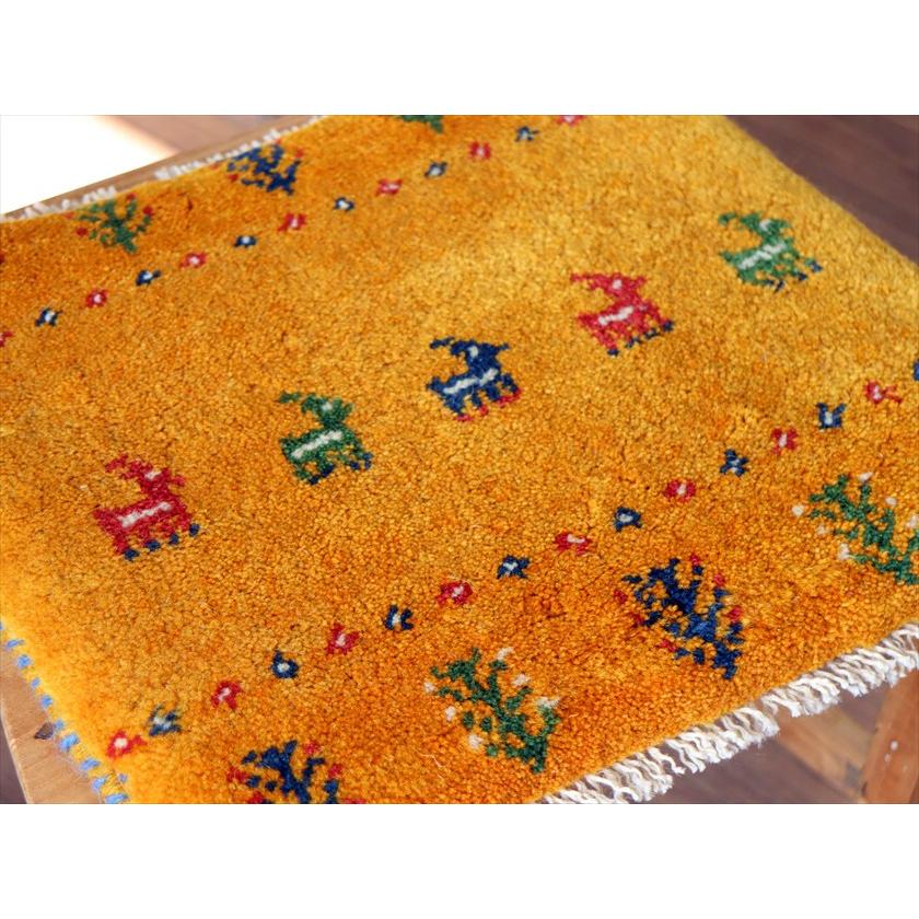 ギャッベ イラン産手織り 座布団サイズ 38×41cm イエローオレンジ 動物と生命の樹 |  | 02