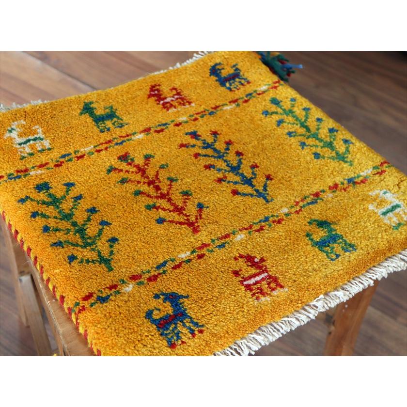 ギャッベ イラン産手織り 座布団サイズ 39×41cm イエローオレンジ 動物と生命の樹 |  | 02