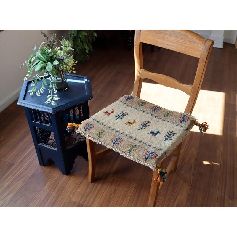 ギャッベ イラン産手織り 座布団サイズ 39×43cm ナチュラルアイボリーカラフルな生命の樹と動物 |  | 01