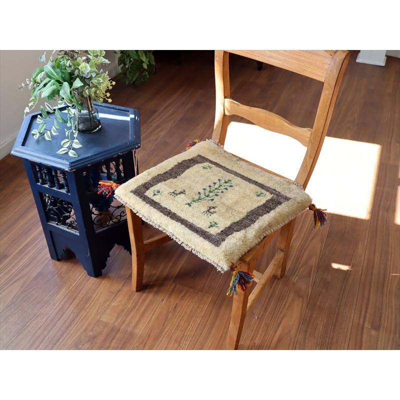 ギャッベ イラン産手織り 座布団サイズ 39×42cm ナチュラルアイボリー 生命の樹と動物 |  | 01