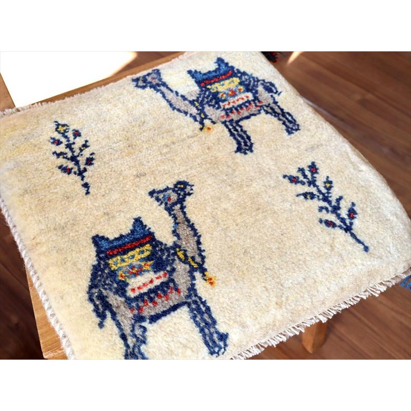 ギャッベ イラン産手織り 座布団サイズ 43×43cm ナチュラルアイボリー ラクダと生命の樹 |  | 02