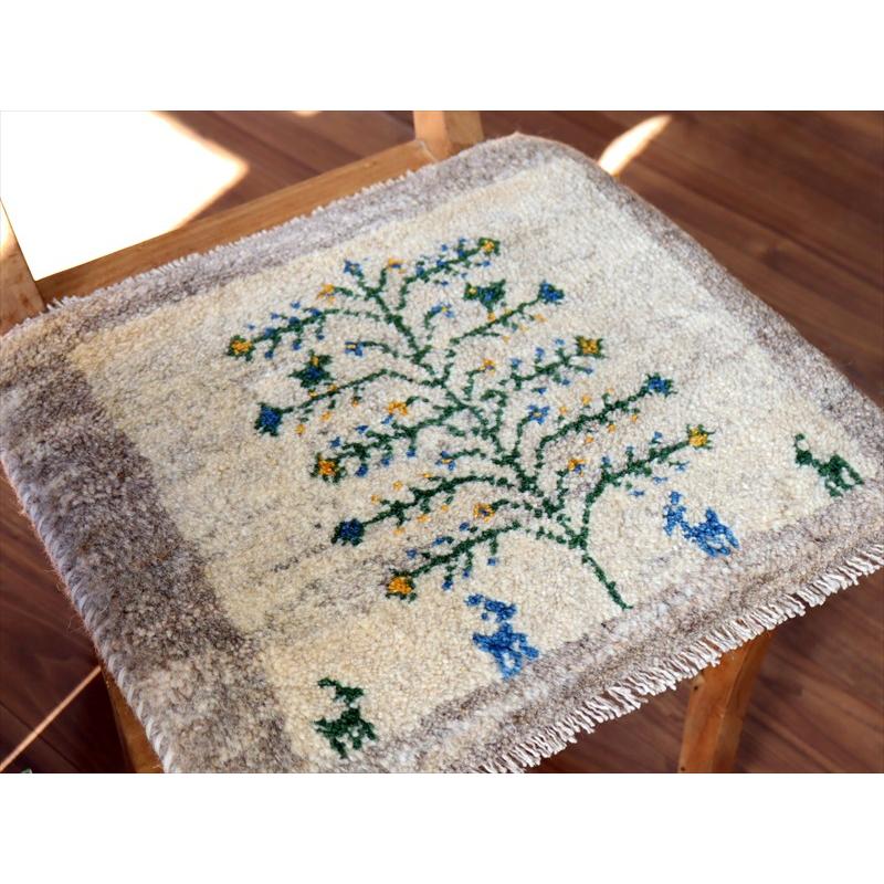 ギャッベ イラン産手織り 座布団サイズ 38×44cm ナチュラルアイボリー 生命の樹と動物 |  | 02