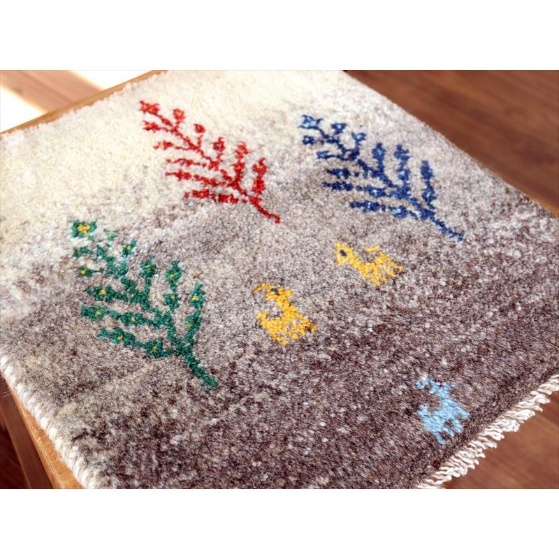 ギャッベ イラン産手織り 座布団サイズ 42×41cm ナチュラルアイボリー 生命の樹と動物 |  | 02