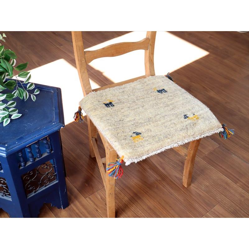 ギャッベ イラン産手織り 座布団サイズ 40×43cm ナチュラルアイボリー 動物モチーフ |  | 01