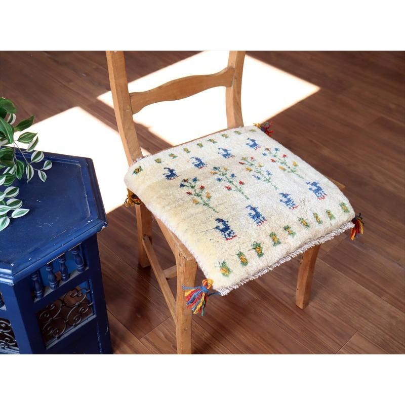 ギャッベ イラン産手織り 座布団サイズ 42×40cm ナチュラルアイボリー カラフルな生命の樹と動物 |  | 01