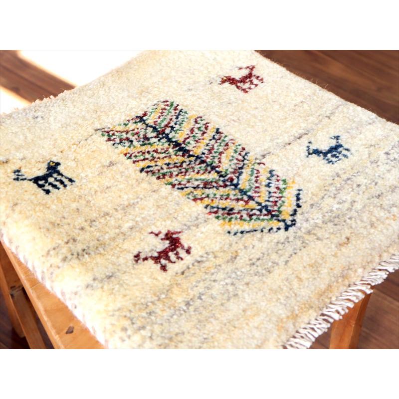 ギャッベ イラン産手織り 座布団サイズ 39×40cm ナチュラルアイボリー 生命の樹と動物 |  | 02