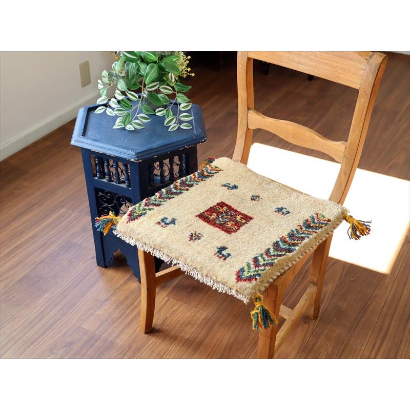 ギャッベ イラン産手織り 座布団サイズ 41×41cm ナチュラルアイボリー 連なる生命の樹と動物 |  | 01