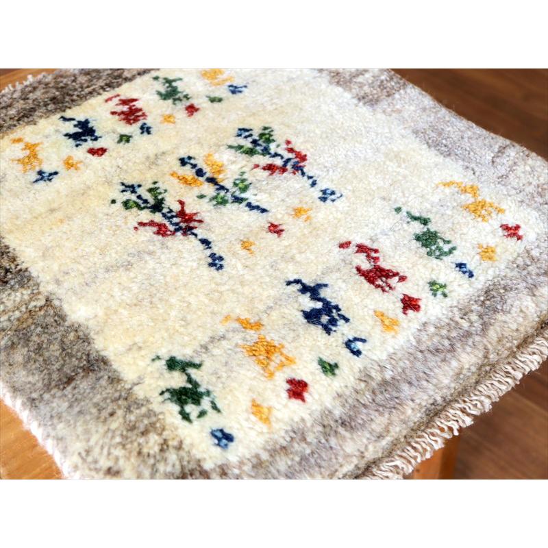 ギャッベ イラン産手織り 座布団サイズ 41×41cm ナチュラルアイボリー カラフルな生命の樹と動物 |  | 02