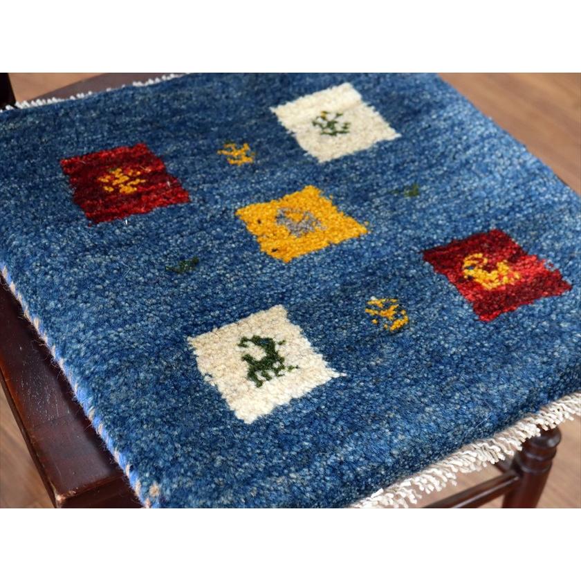 ギャッベ イラン産手織り 座布団サイズ 41×40cm ブルー カラフルタイル 動物と生命の樹 |  | 02