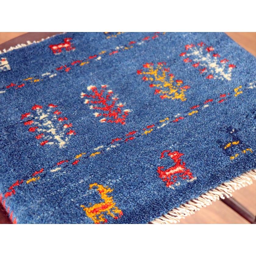 ギャッベ イラン産手織り 座布団サイズ 37×43cm ブルー 動物と連なる生命の樹 |  | 02