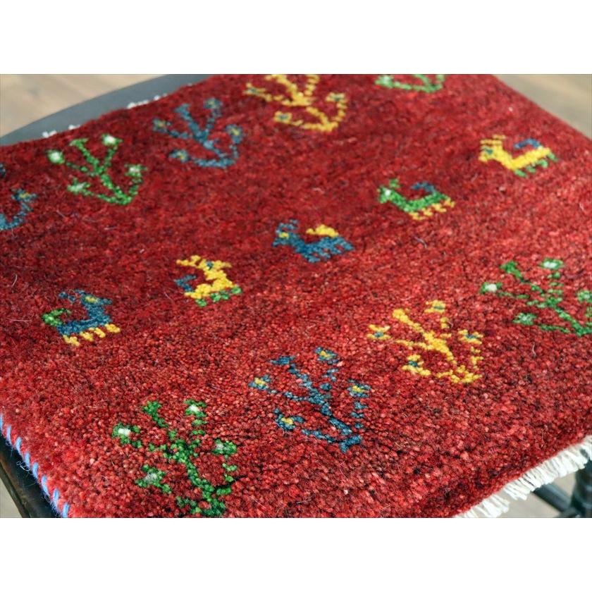 ギャッベ イラン産手織り 座布団サイズ 41×47cm レッド カラフルな生命の樹と動物 |  | 02