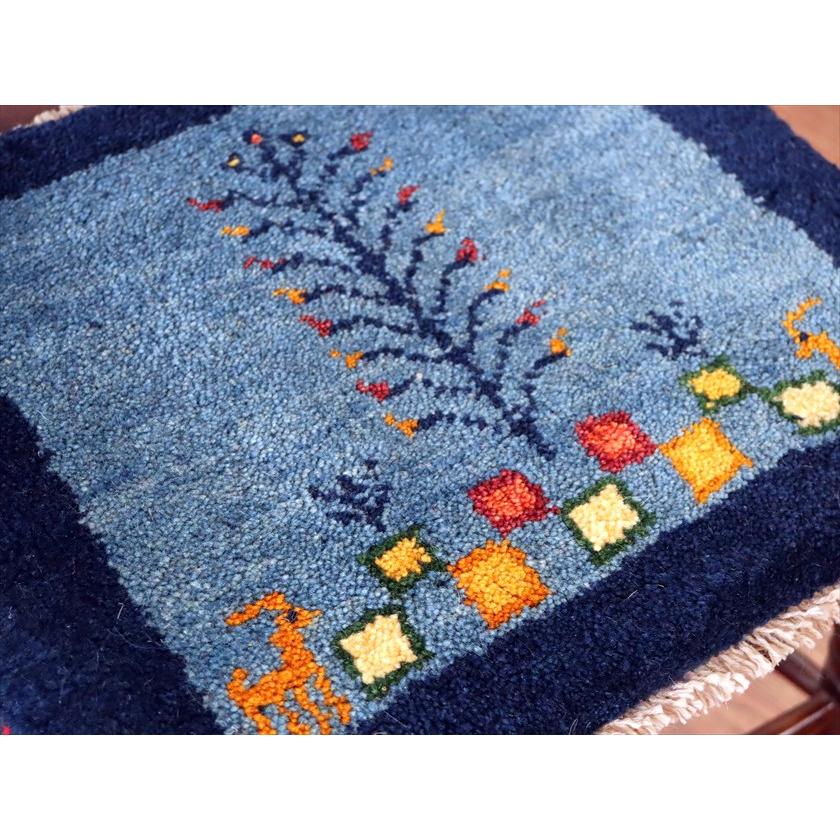 ギャッベ イラン産手織り 座布団サイズ 38×42cm ブルー 動物と生命の樹 |  | 02