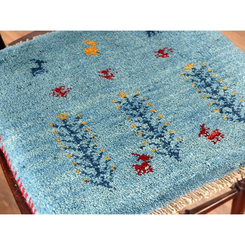 ギャッベ イラン産手織り 座布団サイズ 40×44cm アクアブルー 動物と連なる生命の樹 |  | 02