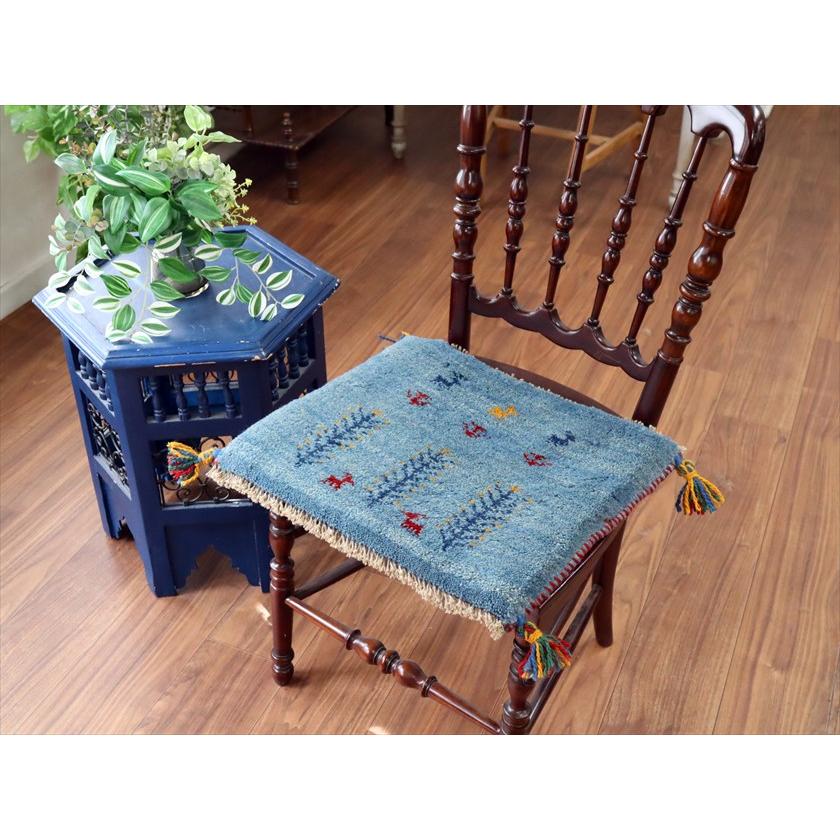 ギャッベ イラン産手織り 座布団サイズ 39×45cm アクアブルー 動物と連なる生命の樹 |  | 01