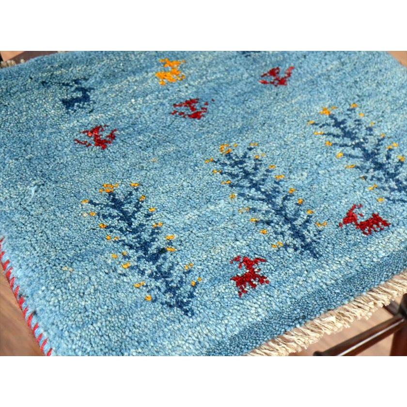 ギャッベ イラン産手織り 座布団サイズ 39×45cm アクアブルー 動物と連なる生命の樹 |  | 02