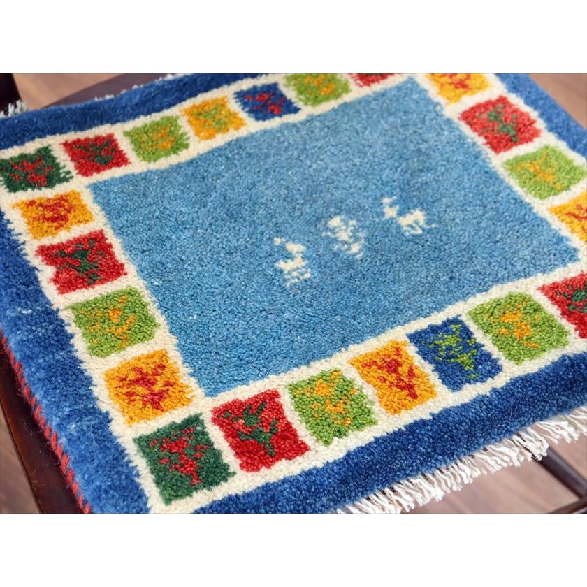 ギャッベ イラン産手織り 座布団サイズ 38×43cm ブルー カラフルタイル 動物と生命の樹 |  | 02