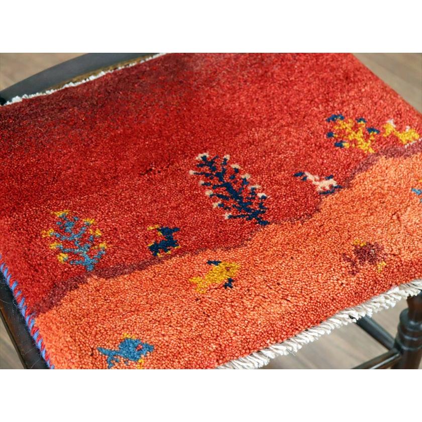 ギャッベ イラン産手織り 座布団サイズ 38×45cm レッド 生命の樹と動物 風景画 |  | 02