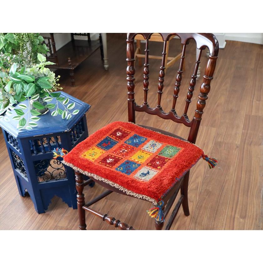 ギャッベ イラン産手織り 座布団サイズ 36×45cm レッド カラフルタイル 生命の樹と動物 |  | 01