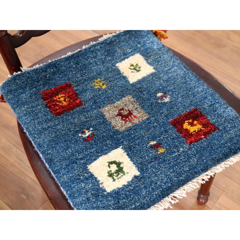 ギャッベ イラン産手織り 座布団サイズ 40×38cm ブルー カラフルタイル 動物と生命の樹 |  | 02
