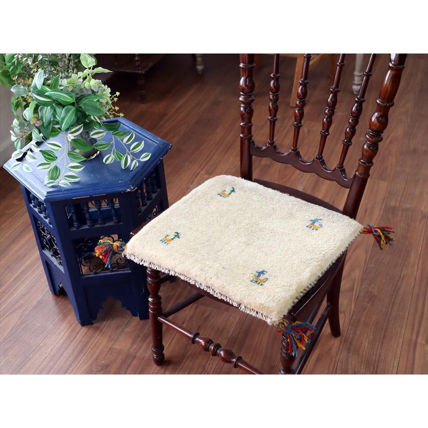 ギャッベ イラン産手織り 座布団サイズ 37×42cm ナチュラルアイボリー 動物モチーフ |  | 01