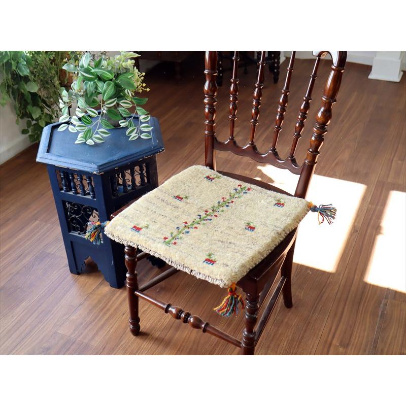 ギャッベ イラン産手織り 座布団サイズ 39×40cm ナチュラルアイボリー 連なる生命の樹と動物 |  | 01