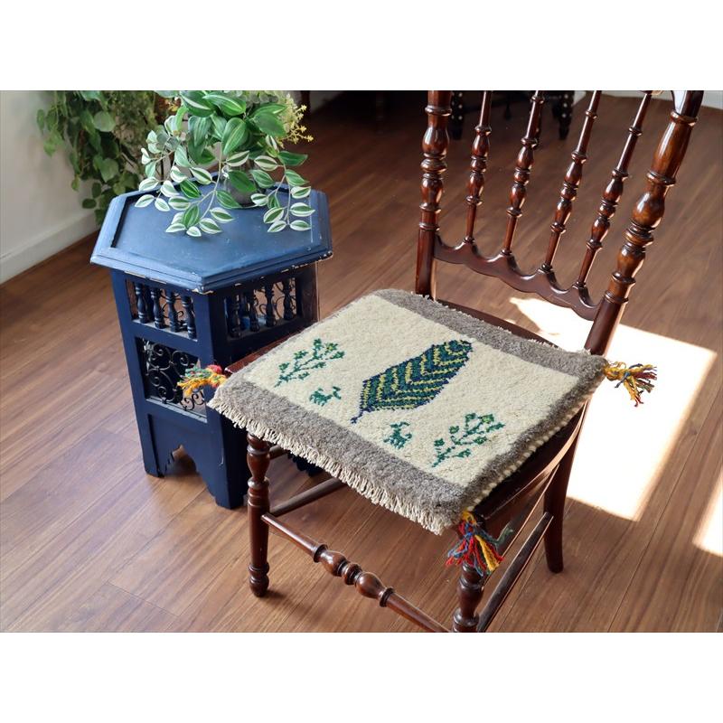 ギャッベ イラン産手織り 座布団サイズ 38×40cm ナチュラルアイボリー 糸杉と動物 |  | 01