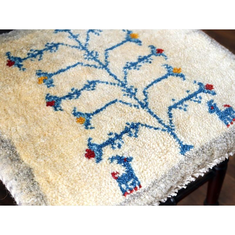 ギャッベ イラン産手織り 座布団サイズ 41×44cm ナチュラルアイボリー 生命の樹と動物 |  | 02