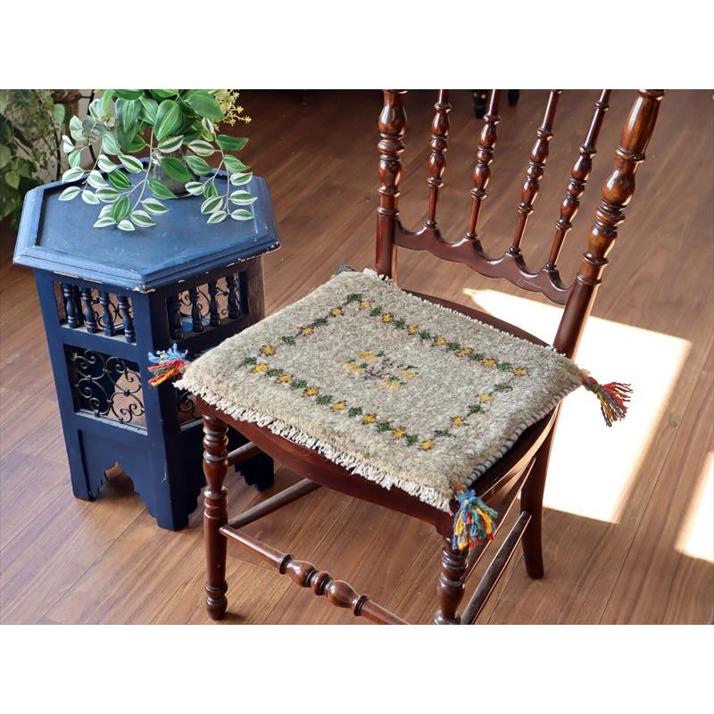 ギャッベ イラン産手織り 座布団サイズ 35×41cm ナチュラルアイボリー 生命の樹と動物 |  | 01