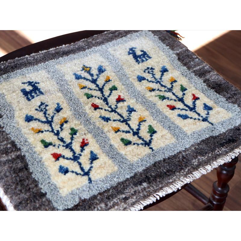 ギャッベ イラン産手織り 座布団サイズ 36×44cm ナチュラルアイボリー 生命の樹と動物 |  | 02